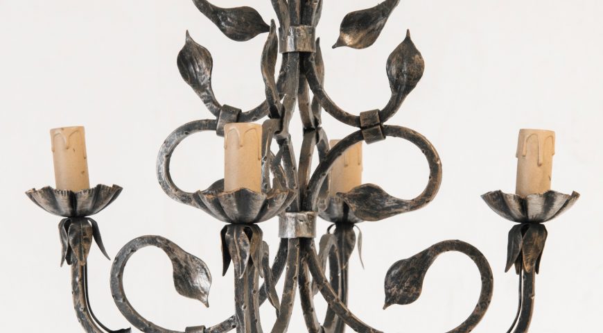 Lampadario in ferro battuto IL 038