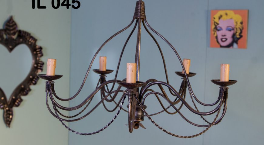 Lampadario in ferro battuto IL 045