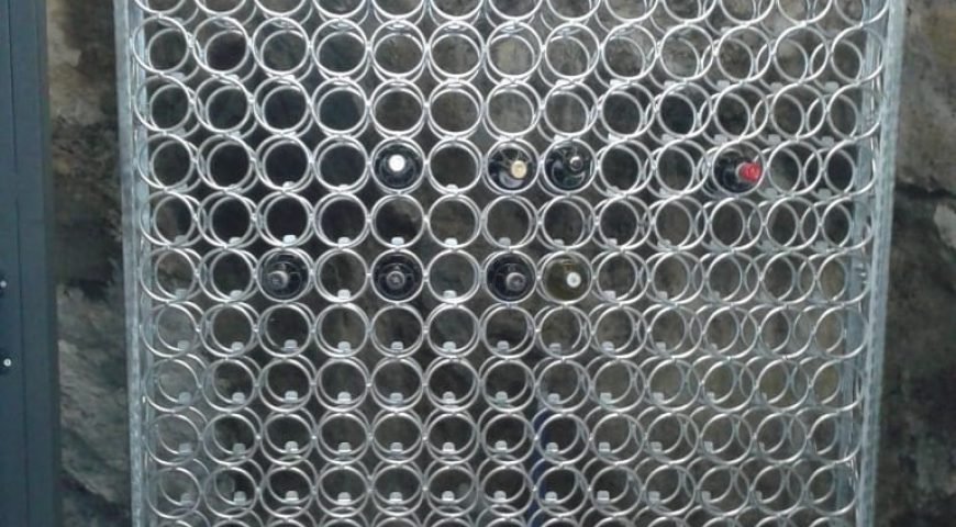 Porta bottiglie in ferro battuto CA 35