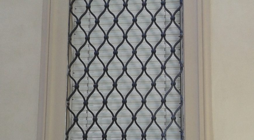 Grata di protezione in ferro battuto GP 05