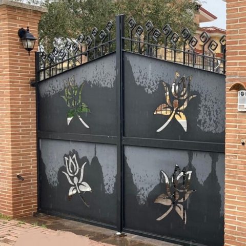 Cancello carrabile in lamiera CC 10