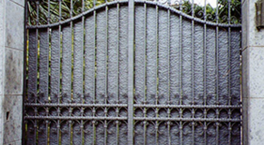 Cancello in ferro battuto e lamiera battuta CC 116