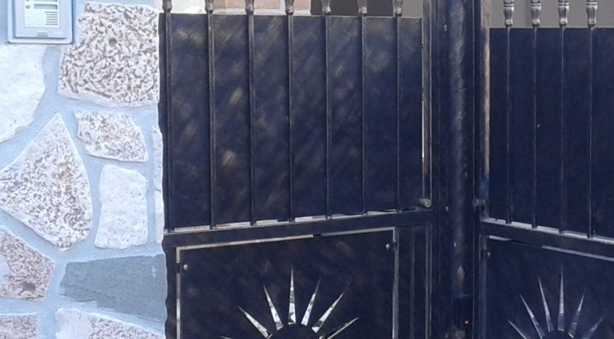 Cancello pedonale in ferro e lamiera CP 27