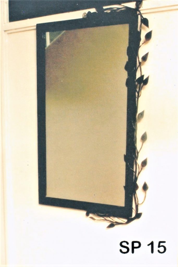 Specchio da parete in ferro battuto