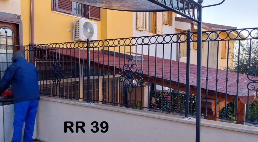 Ringhiera per recinto in ferro battuto RR 39