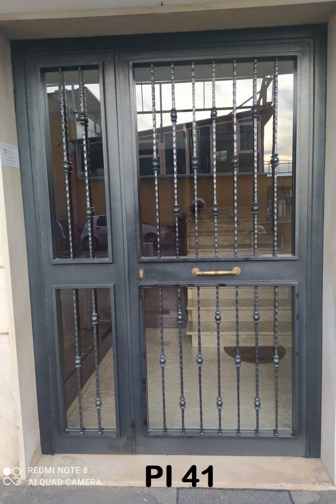 Portone d'ingresso in ferro e vetro