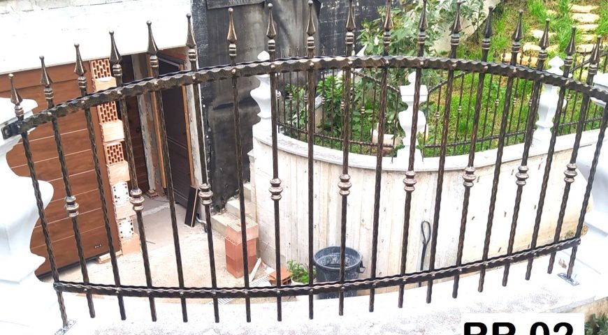 Ringhiera per recinto in ferro battuto RR 02